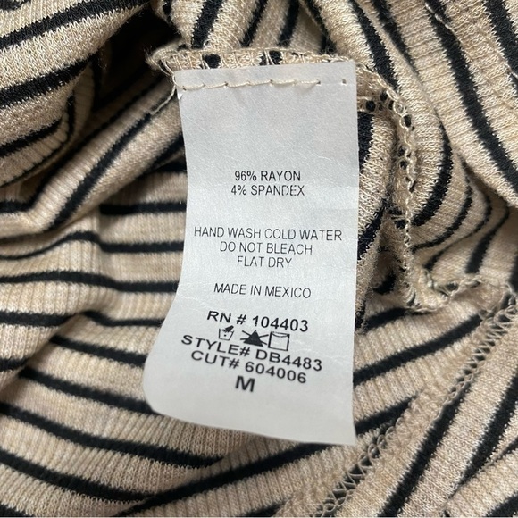 🆕 Blu Pepper Short Sleeve Striped Dress Medium - Picture 14 of 15